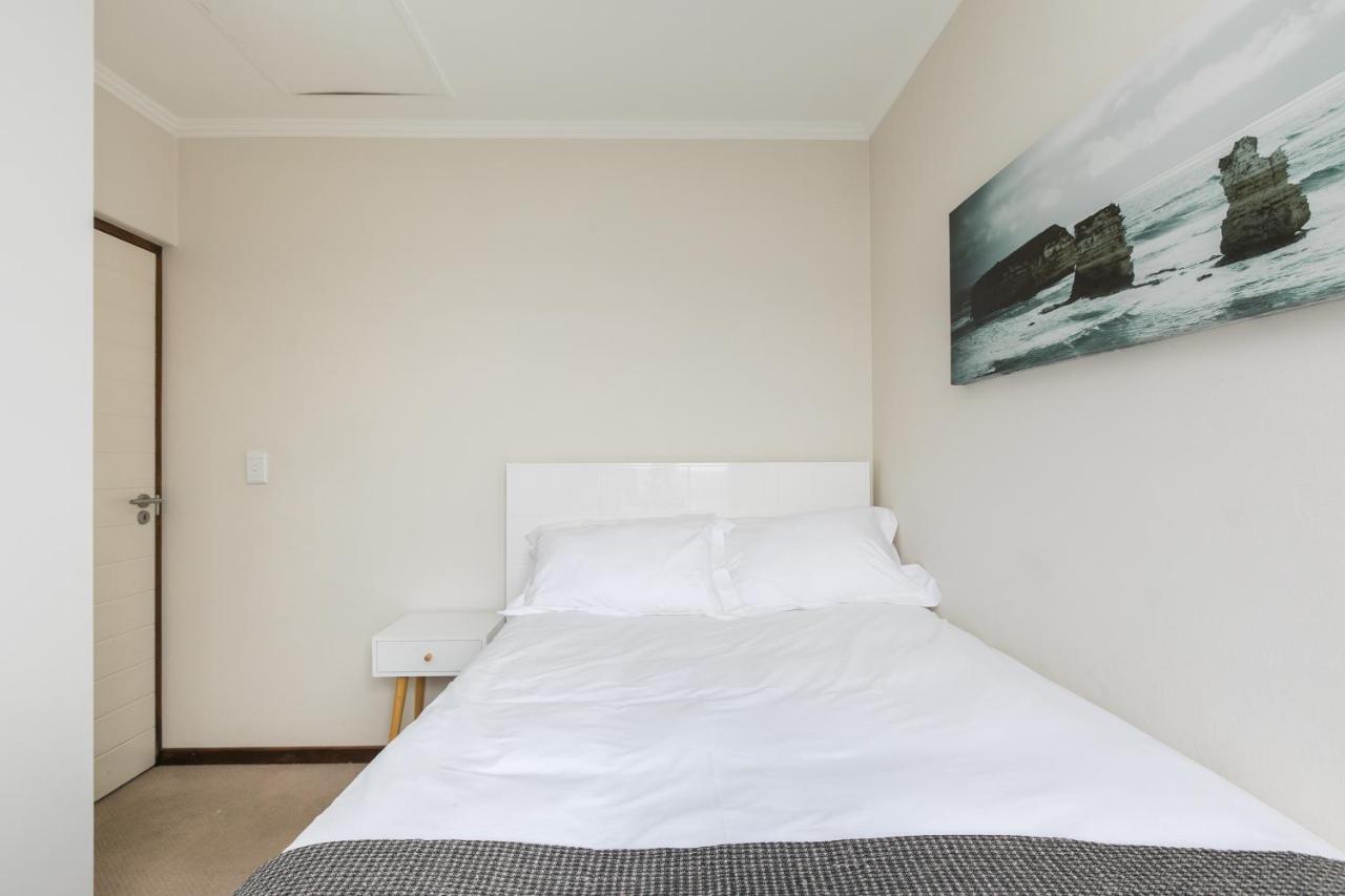 Modern Apartment In A Secure Golf Estate.Wifi Roodepoort Eksteriør bilde