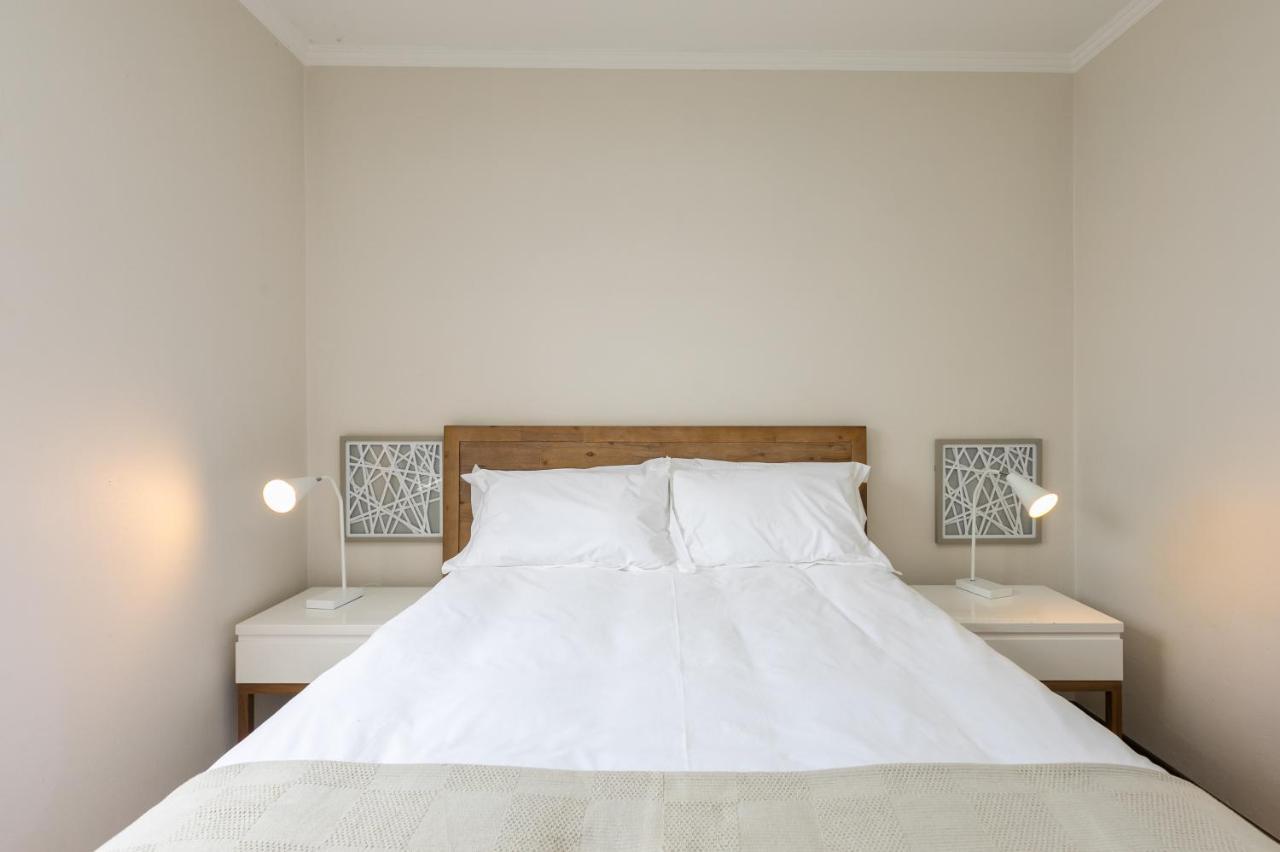 Modern Apartment In A Secure Golf Estate.Wifi Roodepoort Eksteriør bilde