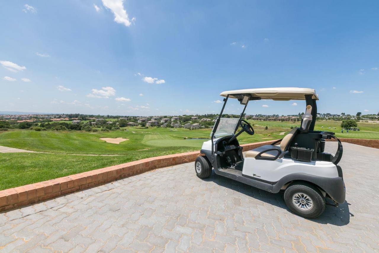 Modern Apartment In A Secure Golf Estate.Wifi Roodepoort Eksteriør bilde