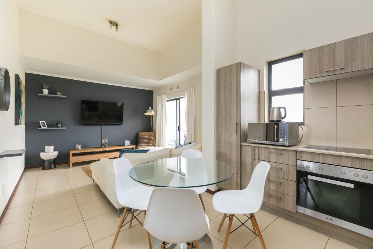 Modern Apartment In A Secure Golf Estate.Wifi Roodepoort Eksteriør bilde